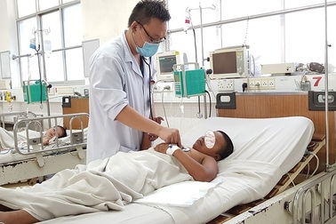 Cứu sống bệnh nhi hộc máu, suy đa tạng sốc sốt xuất huyết