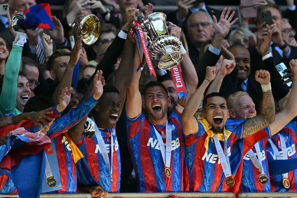 Đánh bại Man City, Crystal Palace lần đầu vô địch FA Cup - 1 Đánh bại Man City, Crystal Palace lần đầu vô địch FA Cup