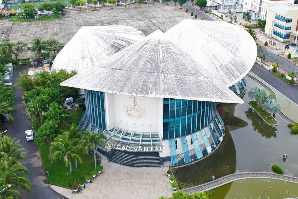 Nhà 3 nón lá, tháp cổ nghìn năm vào 10 sự kiện nổi bật Bạc Liêu năm 2024 - 1 Nhà 3 nón lá, tháp cổ nghìn năm vào 10 sự kiện nổi bật Bạc Liêu năm 2024 - 1