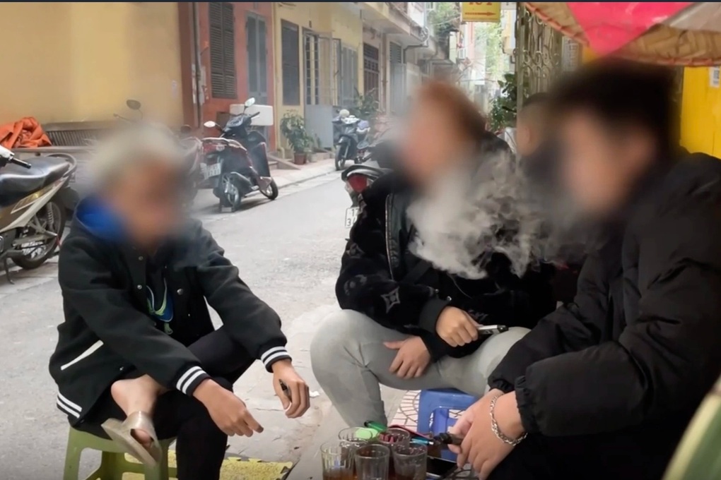 Giám đốc Bệnh viện Bạch Mai: Chúng tôi tuyên chiến với thuốc lá điện tử - 1 Giám đốc Bệnh viện Bạch Mai: Chúng tôi tuyên chiến với thuốc lá điện tử - 1