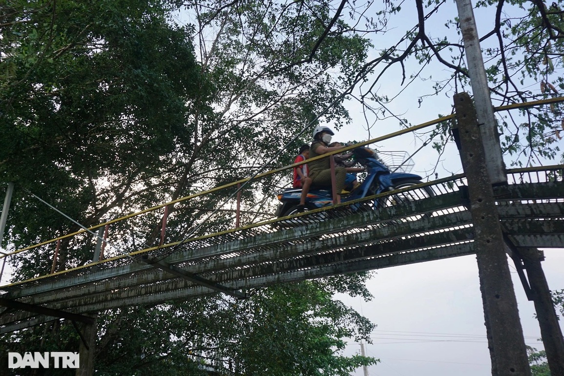 Ấp nghèo mong bạn đọc Dân trí giúp xây cầu, thoát cảnh bị sông nước cô lập - 1 Ấp nghèo mong bạn đọc Dân trí giúp xây cầu, thoát cảnh bị sông nước cô lập - 1