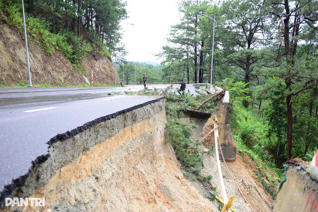 Thông tuyến đèo Prenn ở Đà Lạt sau gần 10 ngày tê liệt vì sạt lở - 1
