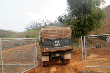 Đau đầu với nạn phá rào đường cao tốc