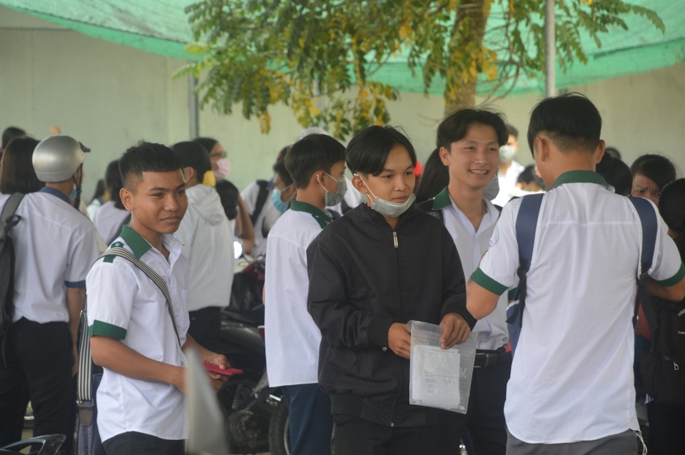 Bày tỏ về trân trọng cuộc sống, thí sinh khen đề Văn hay - 10 Bày tỏ về trân trọng cuộc sống, thí sinh khen đề Văn hay - 10