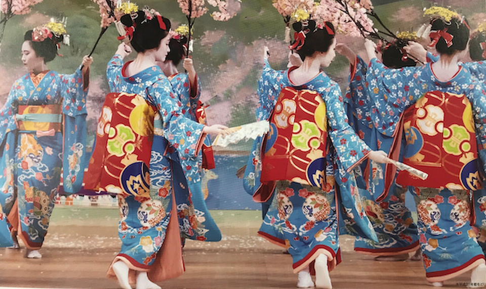 Xem màn trình diễn của geiko, maiko chỉ có vào mùa xuân tại Kyoto - 2 Xem màn trình diễn của geiko, maiko chỉ có vào mùa xuân tại Kyoto - 2