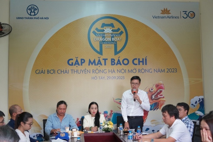 Ông Đỗ Đông Hưng - Phó Trưởng ban Truyền thông Vietnam Airlines phát biểu tại sự kiện.
