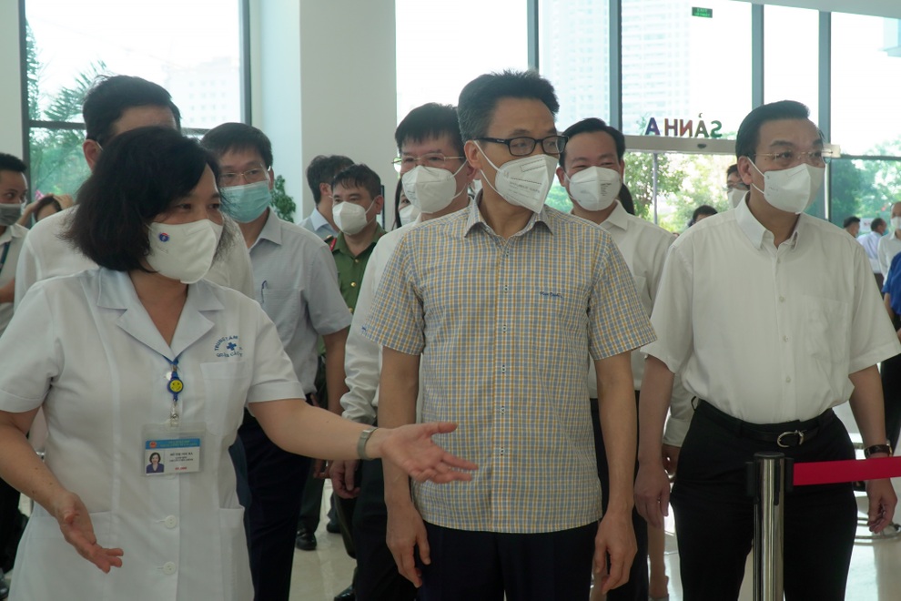 Phó Thủ tướng Vũ Đức Đam kiểm tra tiêm chủng ngừa Covid-19 ở quận Cầu Giấy - 1 Phó Thủ tướng Vũ Đức Đam kiểm tra tiêm chủng ngừa Covid-19 ở quận Cầu Giấy - 1