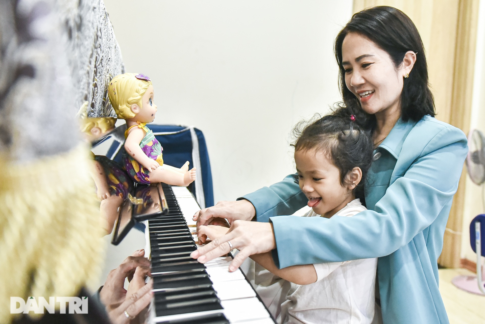 Một ngày làm giảng viên đại học của diễn viên Nguyệt Hằng - 1 Một ngày làm giảng viên đại học của diễn viên Nguyệt Hằng - 1