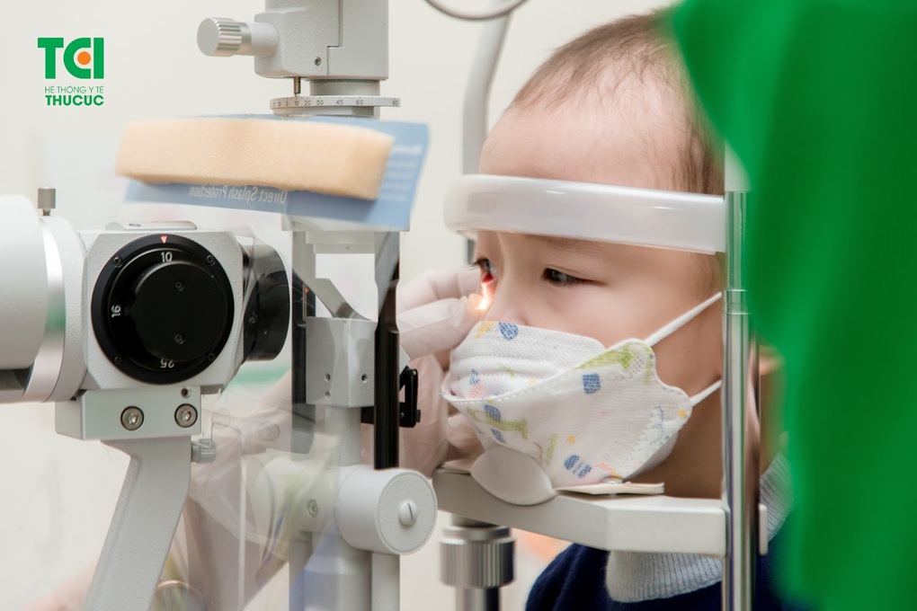 4 sai lầm trong điều trị khiến bệnh đau mắt đỏ lâu khỏi - 3 4 sai lầm trong điều trị khiến bệnh đau mắt đỏ lâu khỏi - 3