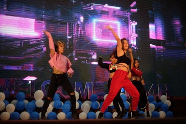 Hoành tráng đêm Gala chào tân sinh viên của trường ĐH Thương Mại