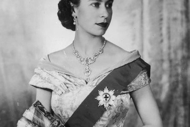 Nữ hoàng Anh thay đổi như thế nào sau 63 năm trị vì?