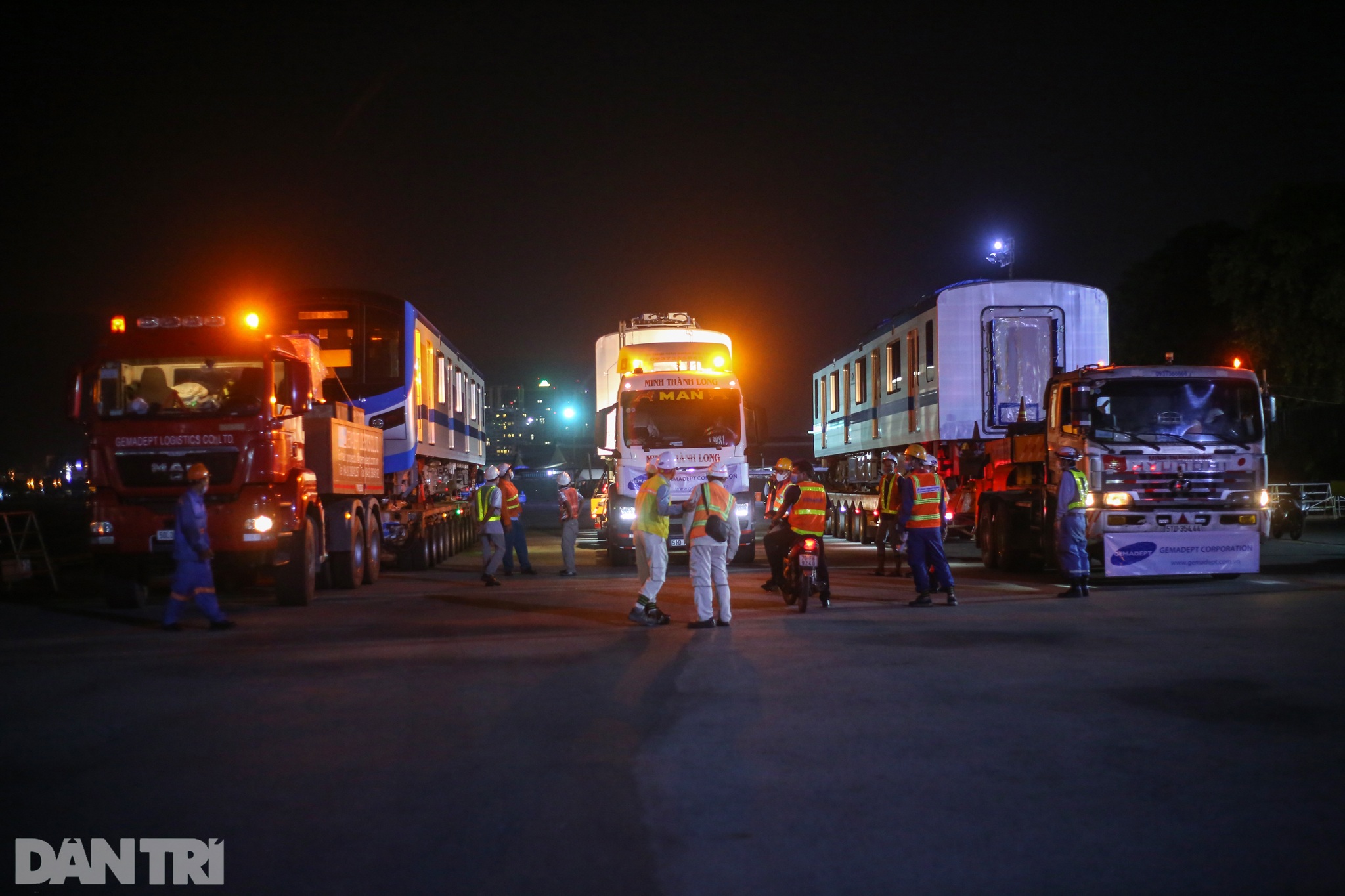 Xe siêu trọng xuyên đêm vận chuyển 3 toa tàu Metro số 1 về Depot Long Bình - 2