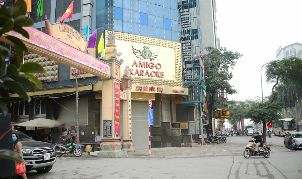 Quán karaoke, massage đóng cửa im lìm sau lệnh dừng hoạt động - 4 Quán karaoke, massage đóng cửa im lìm sau lệnh dừng hoạt động - 4