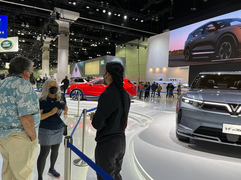 Khách Mỹ nói gì khi lần đầu được chiêm ngưỡng bộ đôi VinFast VF e35, VF e36? - 3