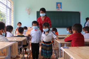 Lễ khai giảng sau gần 2 thập kỷ mong chờ của hàng trăm hộ dân nơi “8 không”