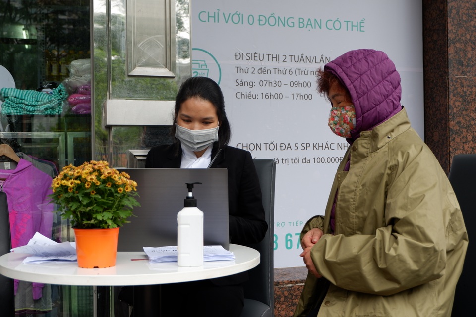 Sau ATM gạo, Hà Nội có thêm siêu thị 0 đồng để giúp đỡ hoàn cảnh khó khăn - 7 Sau ATM gạo, Hà Nội có thêm siêu thị 0 đồng để giúp đỡ hoàn cảnh khó khăn - 7