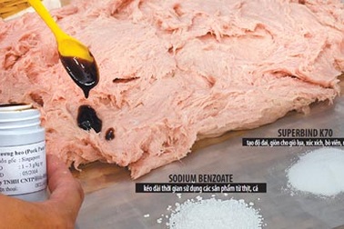 Một miếng chả, chục thứ phụ gia