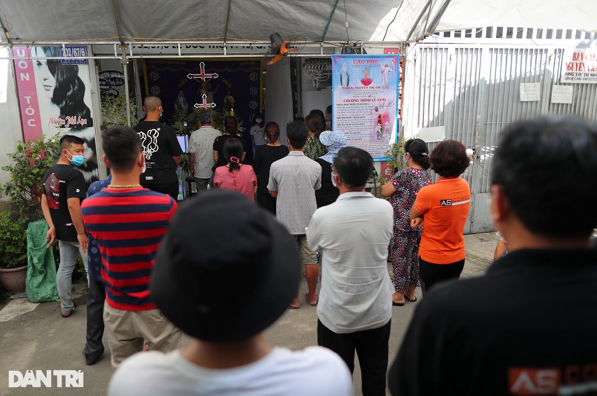3 đám tang bao trùm xóm nhỏ ở TPHCM sau vụ chìm ca nô tại Hội An - 6 3 đám tang bao trùm xóm nhỏ ở TPHCM sau vụ chìm ca nô tại Hội An - 6