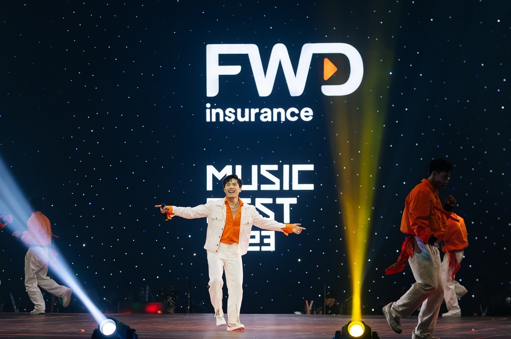 Hàng nghìn khán giả cùng nhảy See tình tại FWD Music Fest 2023 - 3 Hàng nghìn khán giả cùng nhảy See tình tại FWD Music Fest 2023 - 3
