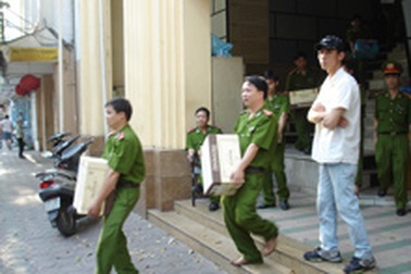 Khám xét tổng thể vũ trường New Century