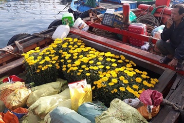 Vượt sóng “chở Tết” ra đảo