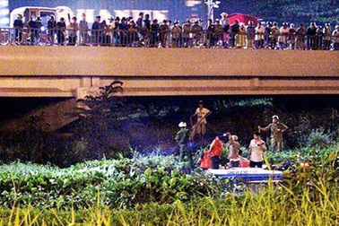 Cướp cùng đường nhảy xuống kênh 