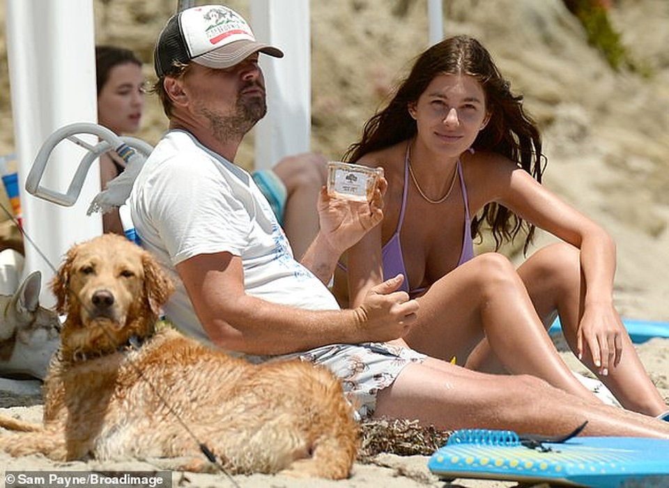 Cuối tuần, Leonardo DiCaprio ra biển cùng bạn gái kém 22 tuổi - 1 Cuối tuần, Leonardo DiCaprio ra biển cùng bạn gái kém 22 tuổi - 1