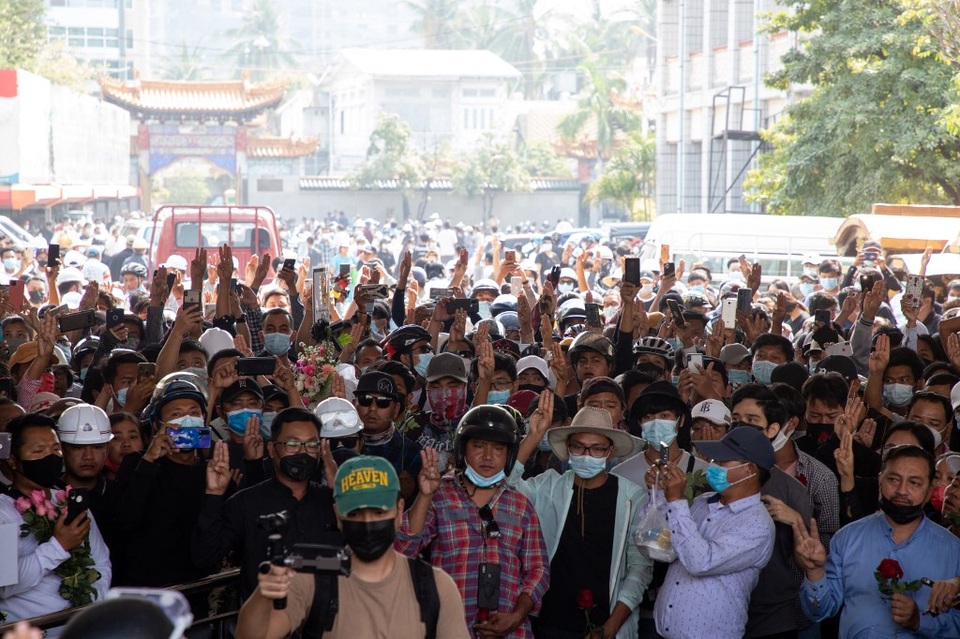 Thêm 2 người biểu tình bị bắn chết, đình công lan rộng tại Myanmar - 1 Thêm 2 người biểu tình bị bắn chết, đình công lan rộng tại Myanmar - 1