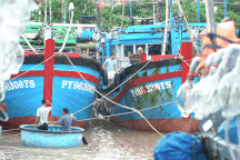 Cảng cá Đắk Lắk căng mình ứng phó trước bão Kalmaegi