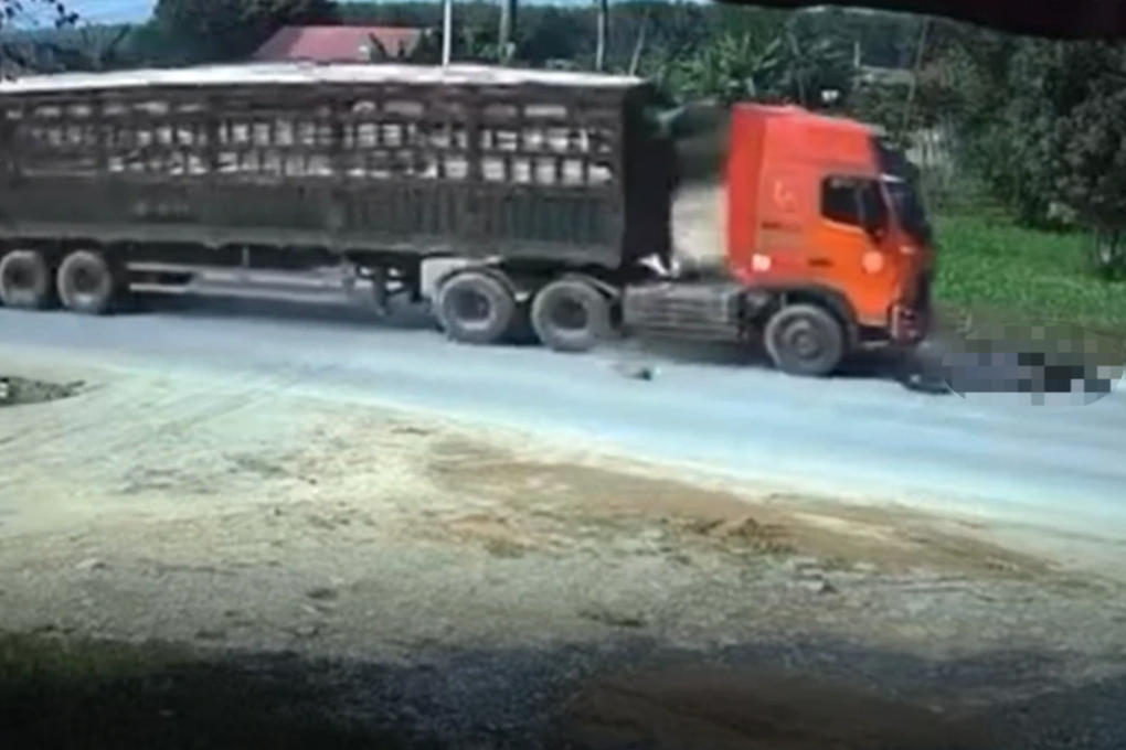 2 vợ chồng bị xe đầu kéo hất văng hàng chục mét - 1 2 vợ chồng bị xe đầu kéo hất văng hàng chục mét - 1