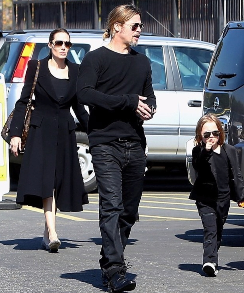 Cậu con trai út hiếm hoi lộ diện và bí ẩn của Angelina Jolie và Brad Pitt - 3 Cậu con trai út hiếm hoi lộ diện và bí ẩn của Angelina Jolie và Brad Pitt - 3