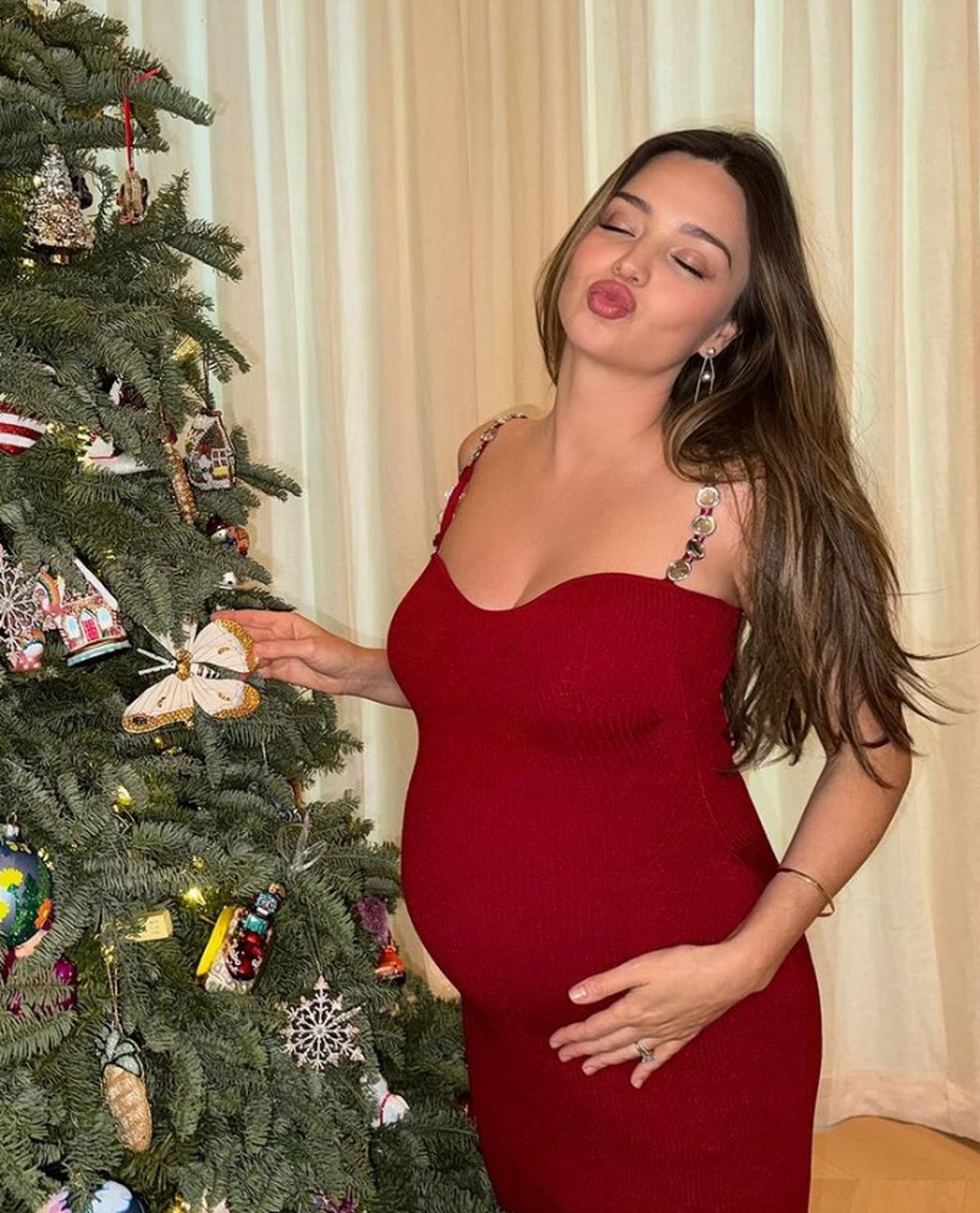 Siêu mẫu Miranda Kerr sinh con trai thứ ba cho tỷ phú kém 7 tuổi - 2 Siêu mẫu Miranda Kerr sinh con trai thứ ba cho tỷ phú kém 7 tuổi - 2