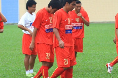 Việt Thắng làm “khán giả” trận ra quân?