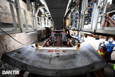 "Quái vật" 850 tấn đào hầm đường sắt Nhổn - ga Hà Nội lần đầu chạy thử