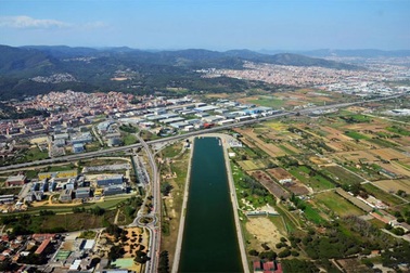 Không chịu được tiếng ồn, Messi vung tiền mua nhà hàng xóm