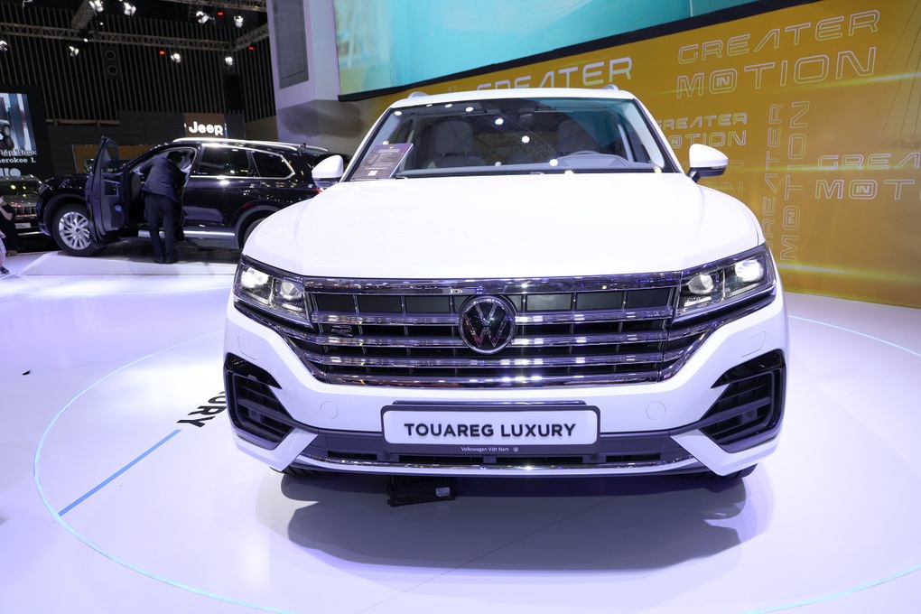 Cận cảnh Volkswagen Touareg giá từ 3 tỷ đồng, đối thủ của Audi Q7 - 3 Cận cảnh Volkswagen Touareg giá từ 3 tỷ đồng, đối thủ của Audi Q7 - 3
