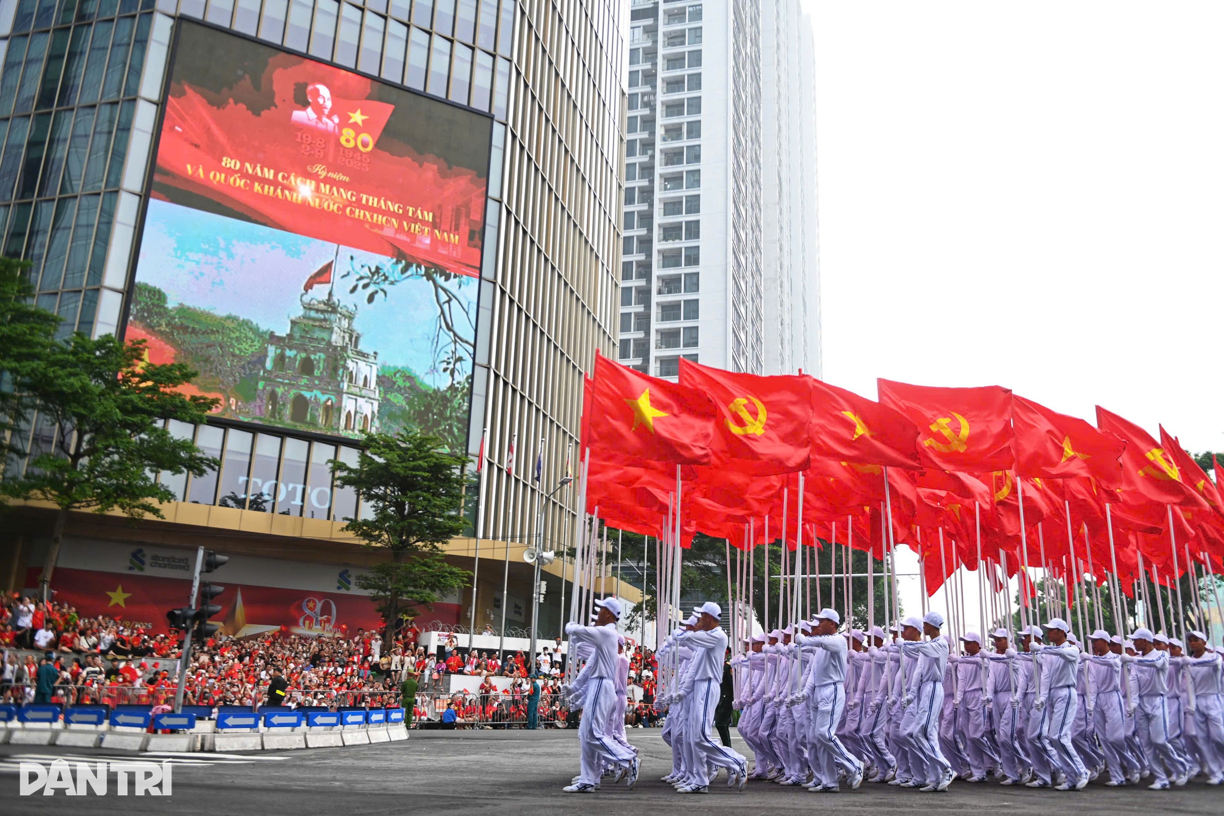 Những cái vẫy tay chào thân thương cùng lời hẹn ở ngày hội non sông lần sau - 1