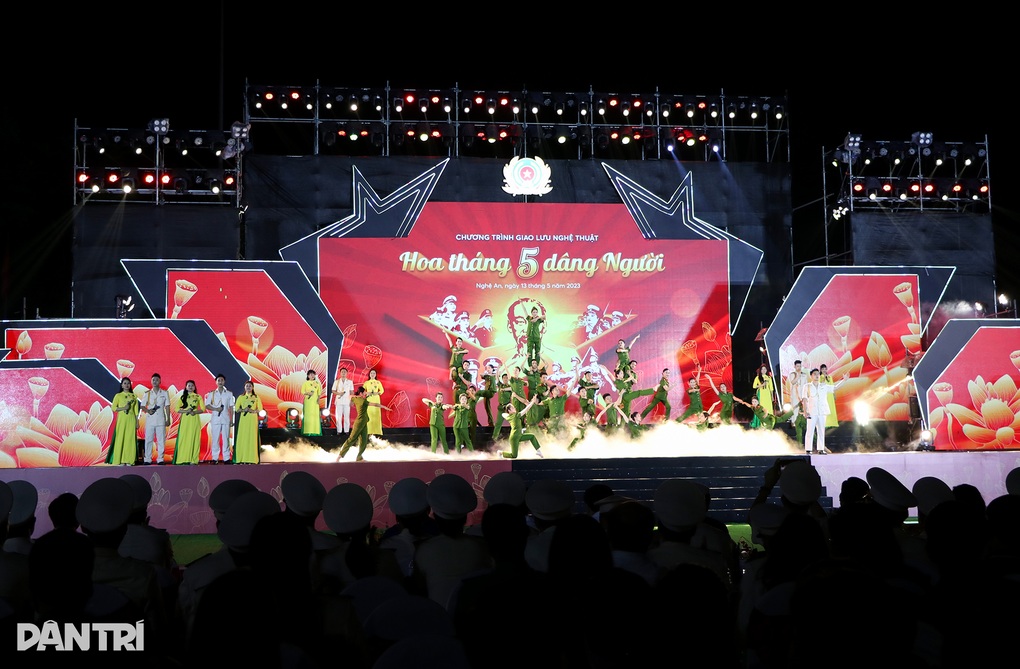 Trung tá công an kể về vụ cứu nạn chưa có tiền lệ dưới hang sâu 300m - 5 Trung tá công an kể về vụ cứu nạn chưa có tiền lệ dưới hang sâu 300m - 5