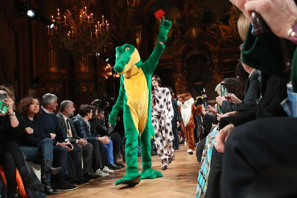 Người mẫu hóa trang thành động vật trình diễn tại Paris - 4 Người mẫu hóa trang thành động vật trình diễn tại Paris - 4