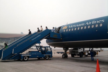 Hủy hàng loạt chuyến bay nội địa vì bão số 8