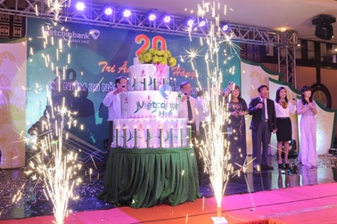 Vietcombank Huế tri ân khách hàng và kỷ niệm 20 năm thành lập