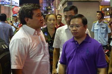 Ông Hải dẹp vỉa hè đến gần nửa đêm, hàng loạt quán nhậu “ăn” biên bản