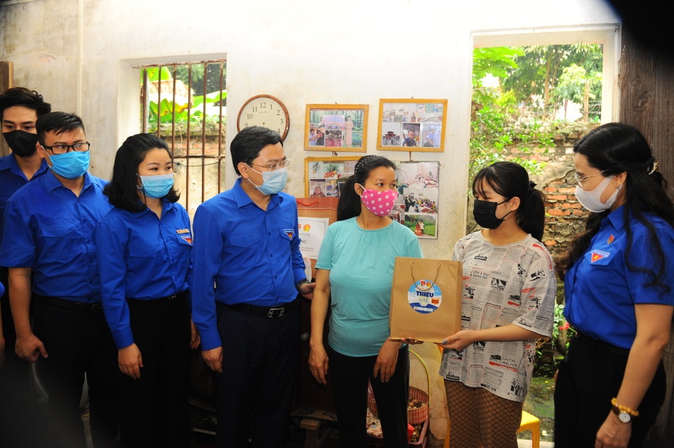 San sẻ yêu thương, chung tay vượt qua đại dịch Covid-19 - 1 San sẻ yêu thương, chung tay vượt qua đại dịch Covid-19 - 1