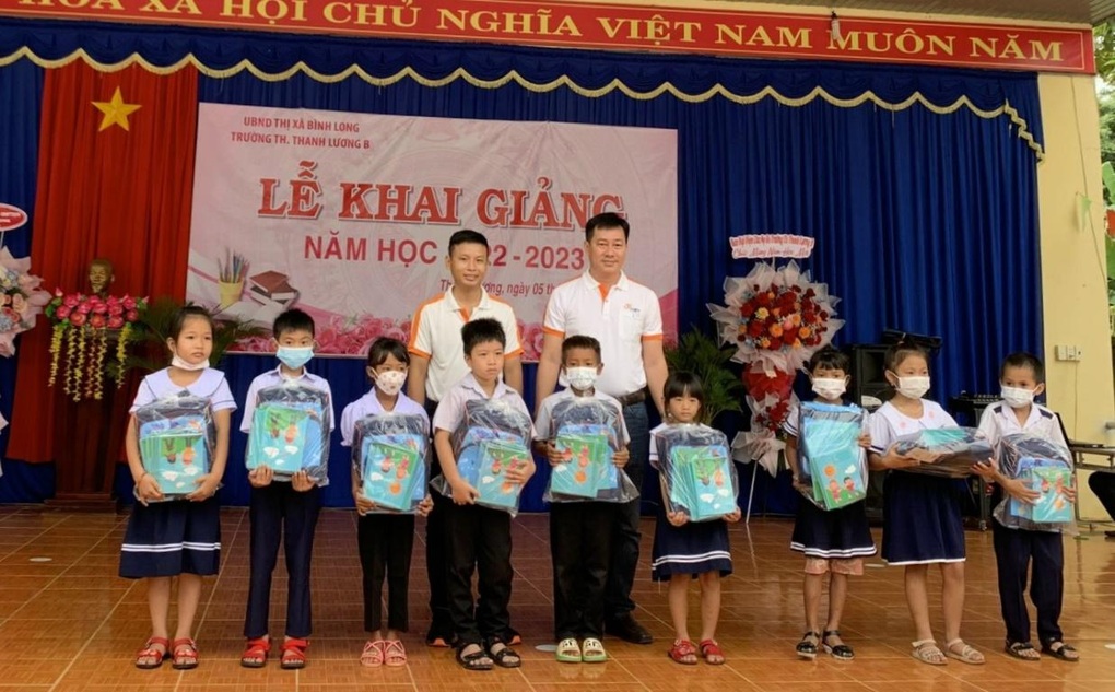 Japfa Việt Nam trao tặng 400 phần quà cho học sinh khó khăn - 4 Japfa Việt Nam trao tặng 400 phần quà cho học sinh khó khăn - 4