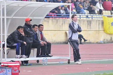 HLV ngoại không có đất dụng võ tại V-League