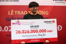 Một sinh viên trúng số 20 tỷ đồng không đeo mặt nạ