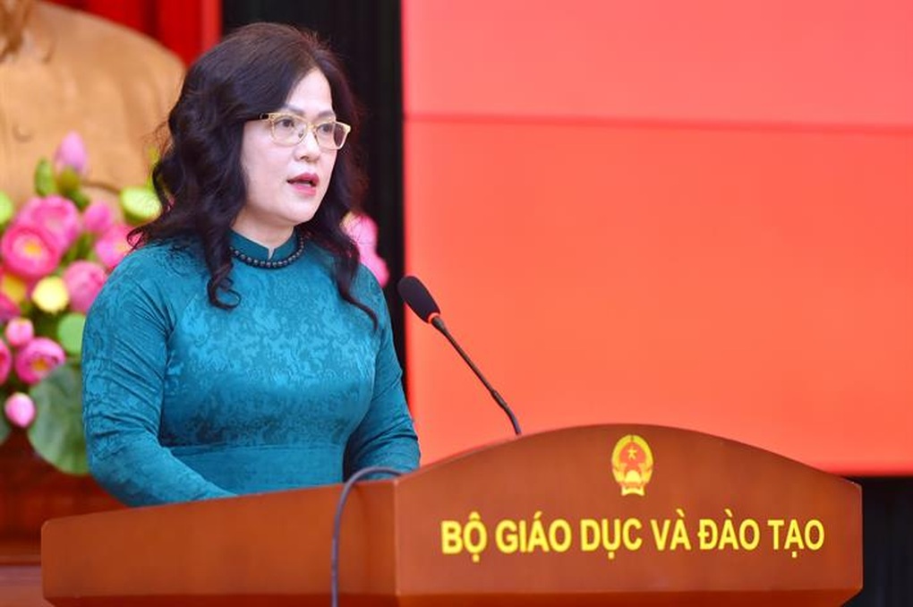 Nữ cán bộ Nghệ An chính thức nhận quyết định làm Thứ trưởng Bộ Giáo dục - 2 Nữ cán bộ Nghệ An chính thức nhận quyết định làm Thứ trưởng Bộ Giáo dục - 2