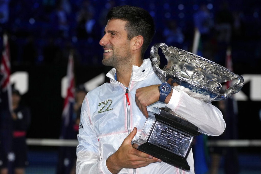Djokovic tiết lộ về chiếc áo số 22, bật khóc khi vô địch Australian Open - 1 Djokovic tiết lộ về chiếc áo số 22, bật khóc khi vô địch Australian Open - 1
