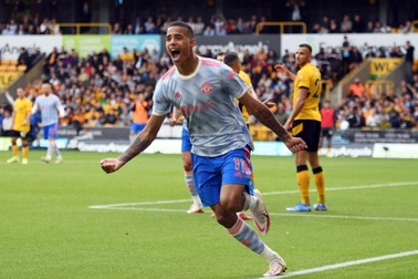 Wolves 0-1 Man Utd: "Quỷ đỏ" quá… đỏ