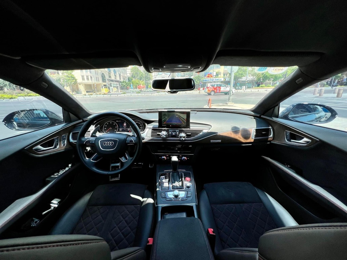 Xe sang Audi A7 tụt giá 1,8 tỷ đồng sau 7 năm sử dụng - 2 Xe sang Audi A7 tụt giá 1,8 tỷ đồng sau 7 năm sử dụng - 2